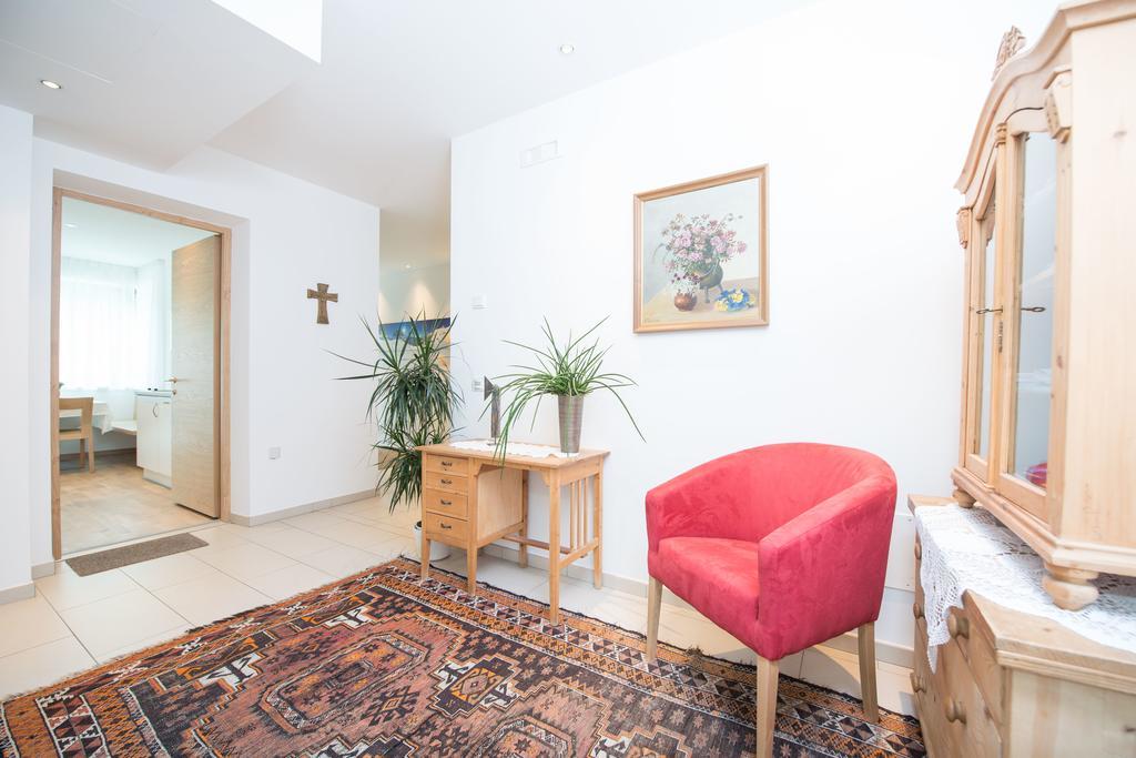 Apartment Edelweiss Brunico Rom bilde
