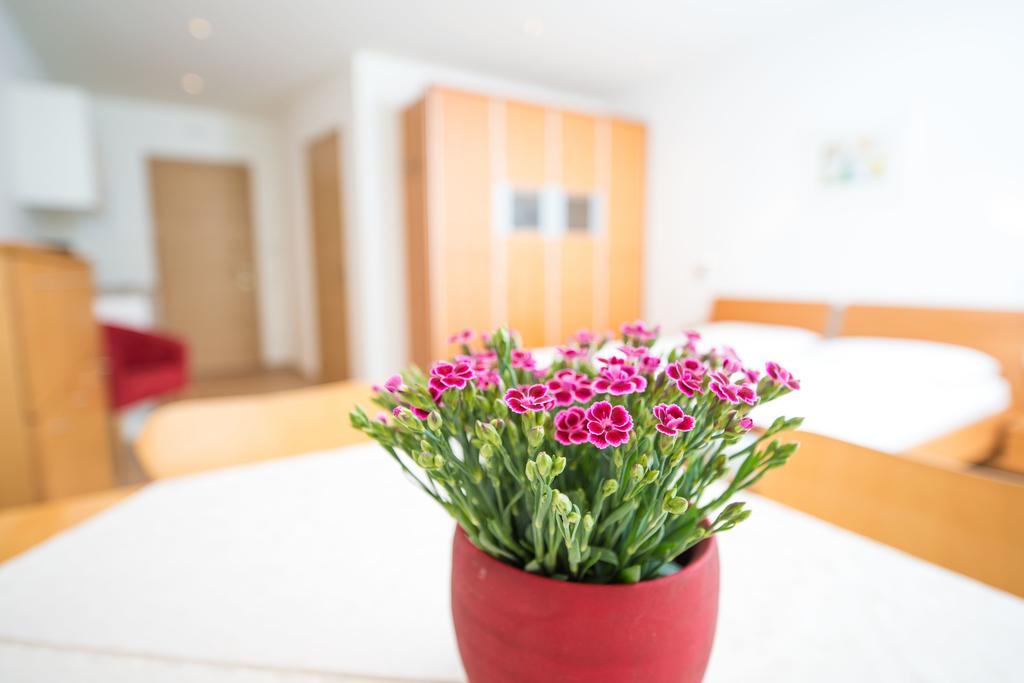 Apartment Edelweiss Brunico Rom bilde