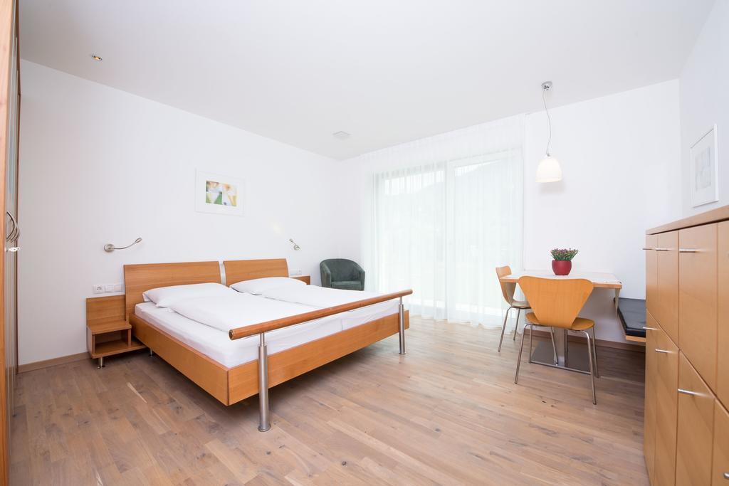 Apartment Edelweiss Brunico Rom bilde